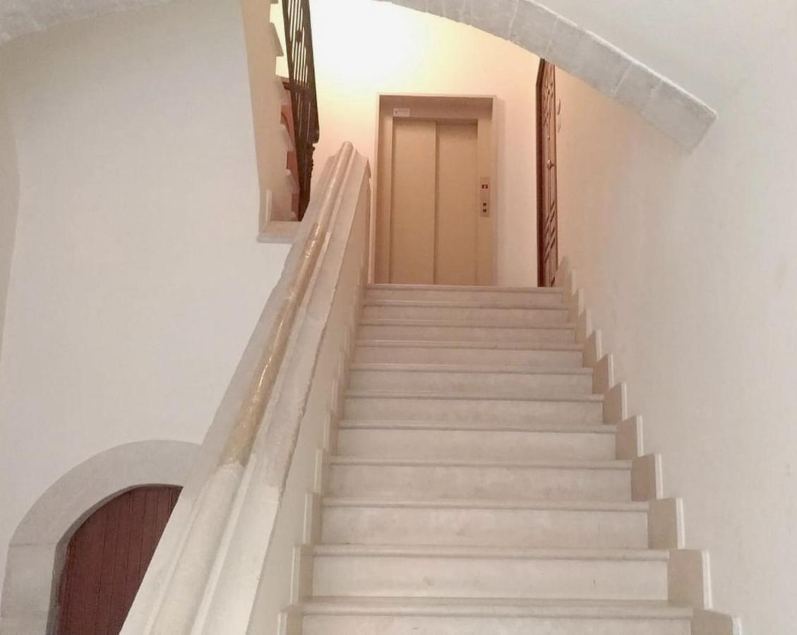 B&B Re Apartments Palazzo Muscati Molfetta Bagian luar foto